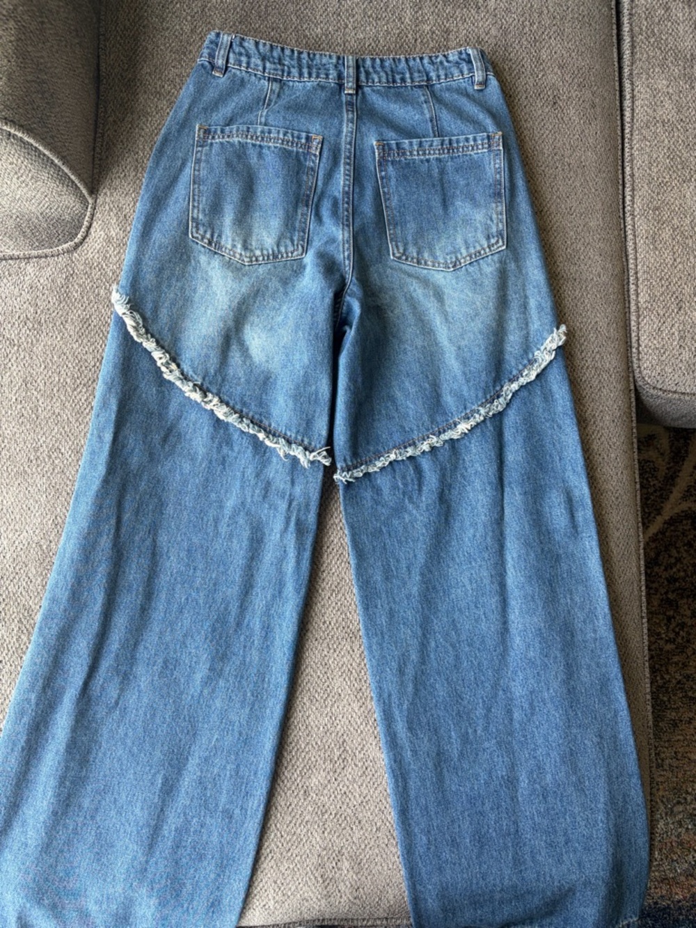 Frayed Pattern Jeans - Picture 2 of 4